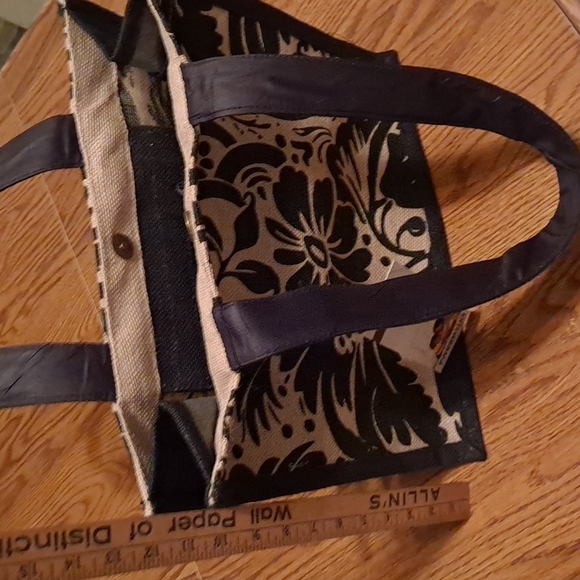 NWT versatile tote  black and beige - Picture 3 of 6